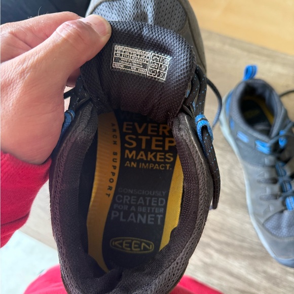 Keen Men's Black and Blue Athletic Shoes - Picture 3 of 6